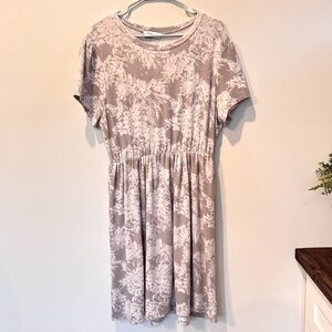 NWT Plus Size Gilli Short Sleeve Floral Dress